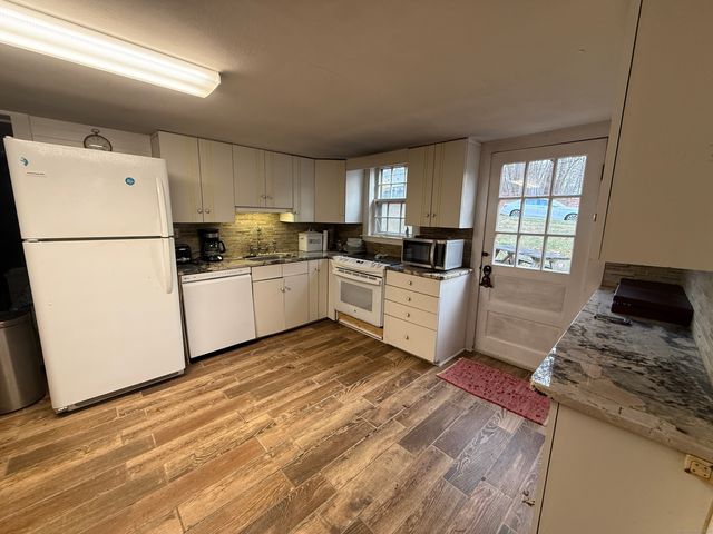 52 Lovers Lane, East Lyme, CT 06333