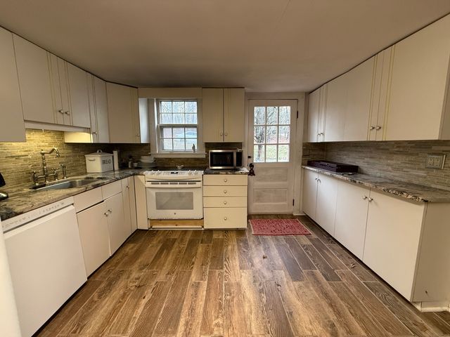 52 Lovers Lane, East Lyme, CT 06333