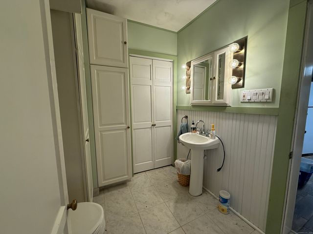 52 Lovers Lane, East Lyme, CT 06333