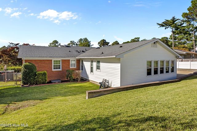 4950 Pinewood Drive, Hope Mills, NC 28348