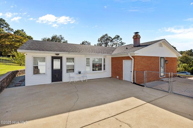 4950 Pinewood Drive, Hope Mills, NC 28348