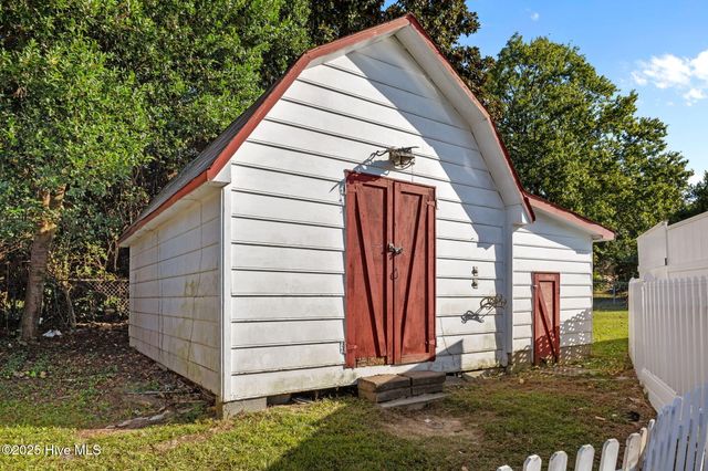 4950 Pinewood Drive, Hope Mills, NC 28348