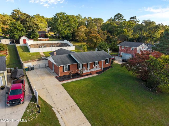 4950 Pinewood Drive, Hope Mills, NC 28348