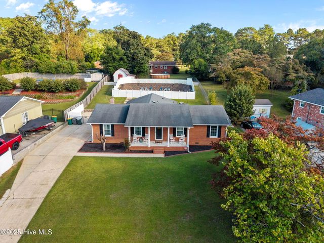 4950 Pinewood Drive, Hope Mills, NC 28348