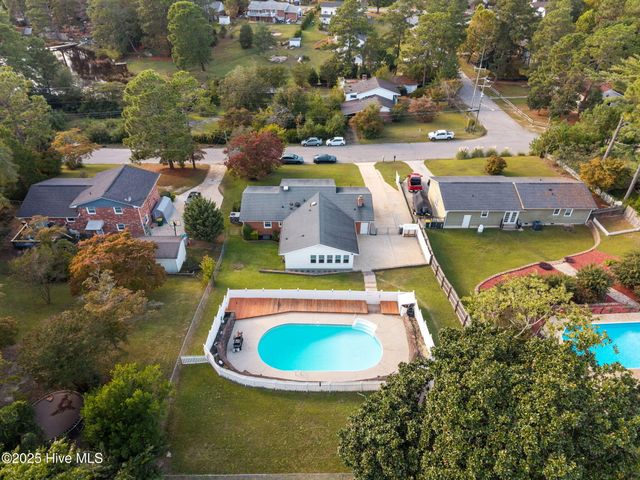 4950 Pinewood Drive, Hope Mills, NC 28348
