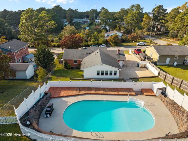 4950 Pinewood Drive, Hope Mills, NC 28348