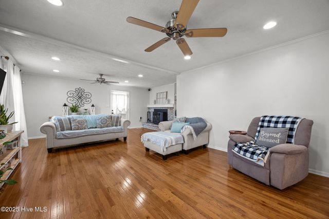 4950 Pinewood Drive, Hope Mills, NC 28348