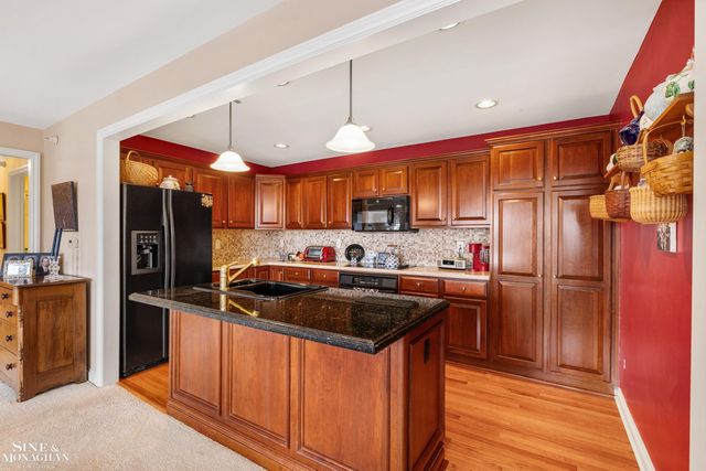 32 Pointe Park Place, Grosse Pointe Park, MI 48230