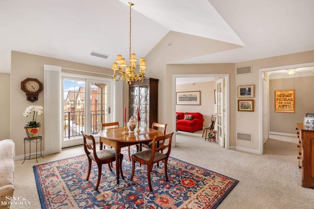 32 Pointe Park Place, Grosse Pointe Park, MI 48230