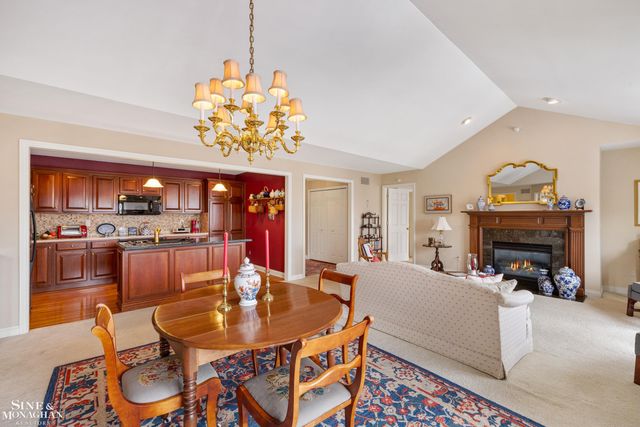 32 Pointe Park Place, Grosse Pointe Park, MI 48230