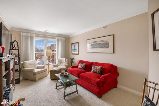 32 Pointe Park Place, Grosse Pointe Park, MI 48230