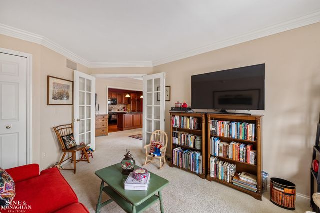 32 Pointe Park Place, Grosse Pointe Park, MI 48230