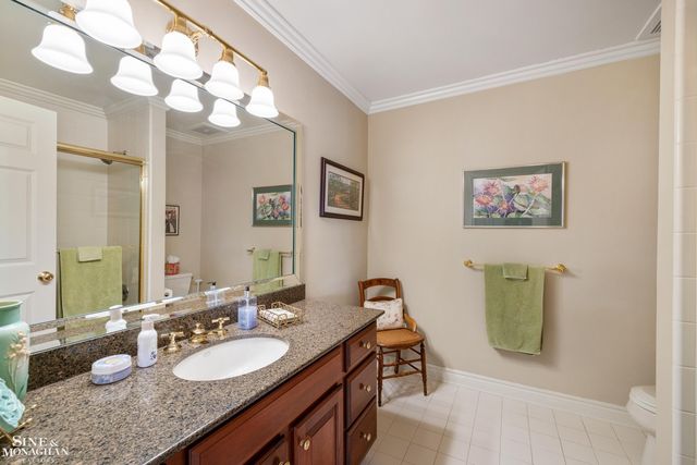 32 Pointe Park Place, Grosse Pointe Park, MI 48230