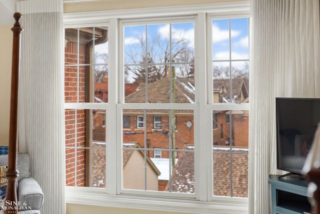 32 Pointe Park Place, Grosse Pointe Park, MI 48230