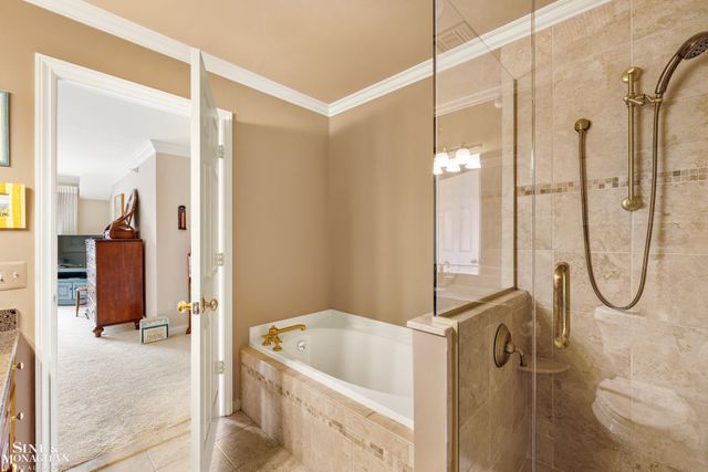 32 Pointe Park Place, Grosse Pointe Park, MI 48230