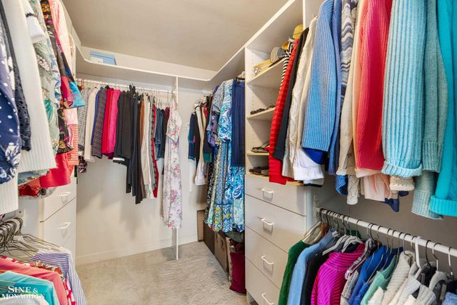 32 Pointe Park Place, Grosse Pointe Park, MI 48230