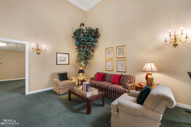 32 Pointe Park Place, Grosse Pointe Park, MI 48230