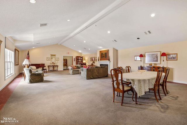 32 Pointe Park Place, Grosse Pointe Park, MI 48230