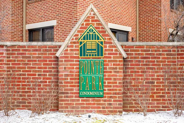 32 Pointe Park Place, Grosse Pointe Park, MI 48230