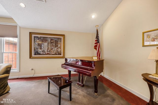 32 Pointe Park Place, Grosse Pointe Park, MI 48230