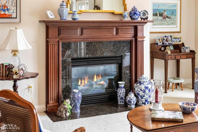 32 Pointe Park Place, Grosse Pointe Park, MI 48230