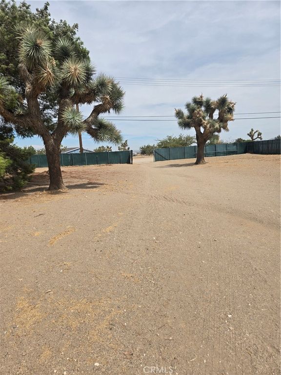 Image 4 of property listing at 11131 Sycamore Street, Victorville, CA 92372
