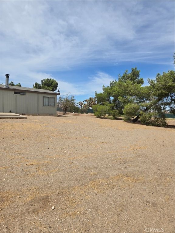 Image 5 of property listing at 11131 Sycamore Street, Victorville, CA 92372