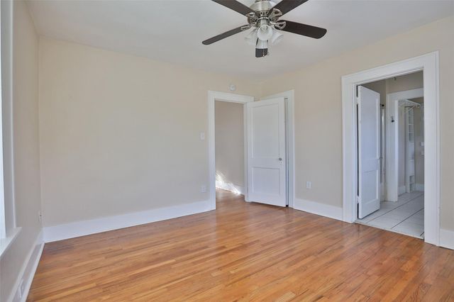 607 Lakeview Drive, Sugar Land, TX 77498