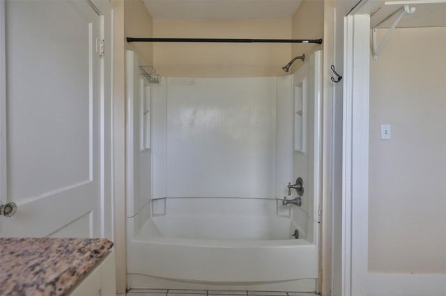 607 Lakeview Drive, Sugar Land, TX 77498