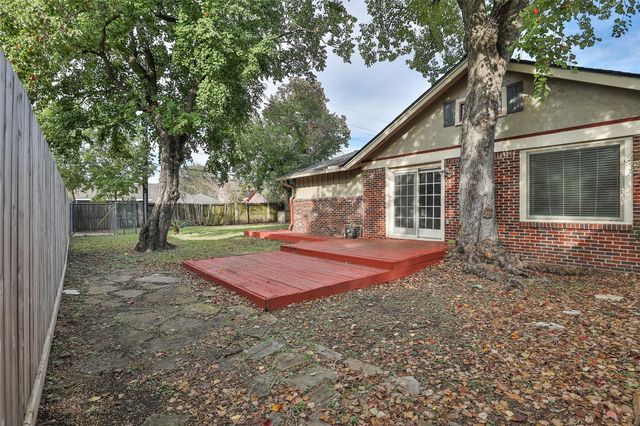 607 Lakeview Drive, Sugar Land, TX 77498