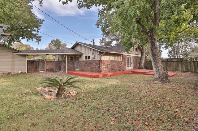 607 Lakeview Drive, Sugar Land, TX 77498