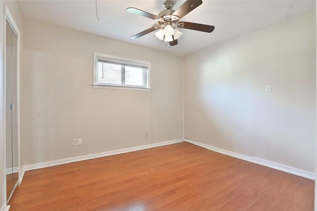 607 Lakeview Drive, Sugar Land, TX 77498