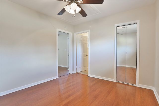 607 Lakeview Drive, Sugar Land, TX 77498