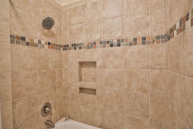 607 Lakeview Drive, Sugar Land, TX 77498