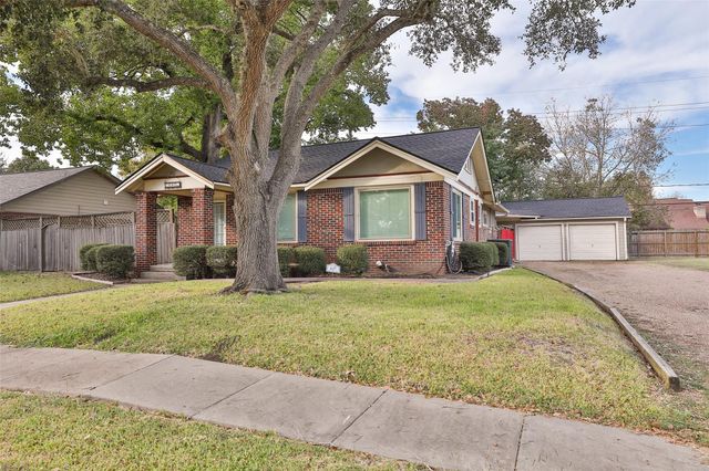 607 Lakeview Drive, Sugar Land, TX 77498