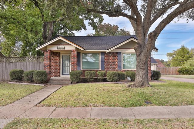 607 Lakeview Drive, Sugar Land, TX 77498