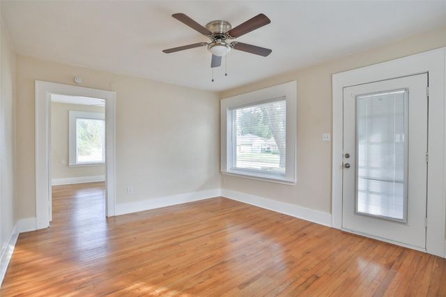 607 Lakeview Drive, Sugar Land, TX 77498