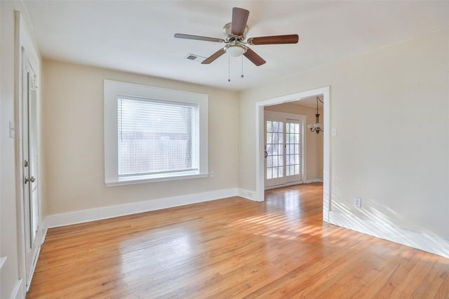 607 Lakeview Drive, Sugar Land, TX 77498