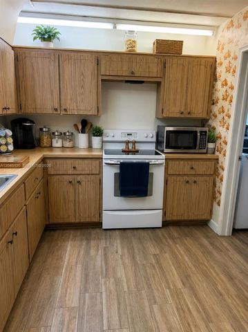 6145 Hayes Street, Hollywood, FL 33024