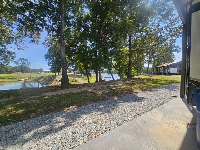 942 Lexi Ln, Clifton, TN 38425