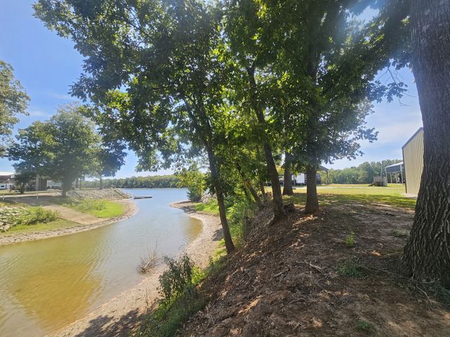 942 Lexi Ln, Clifton, TN 38425