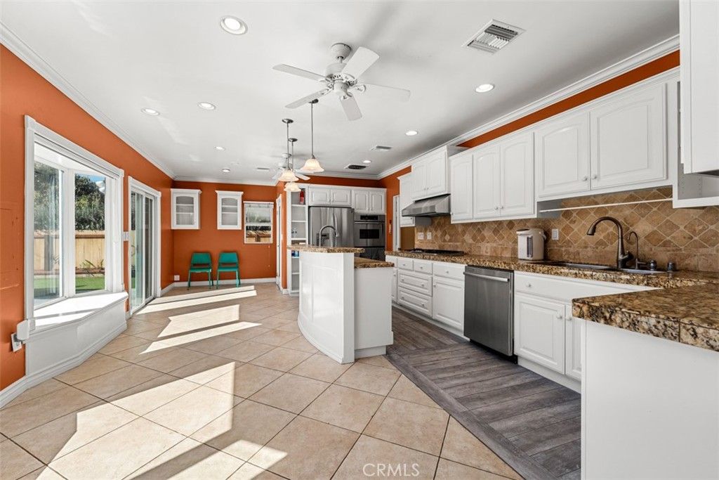 Image 9 of property listing at 17922 Romelle, Santa Ana, CA 92705