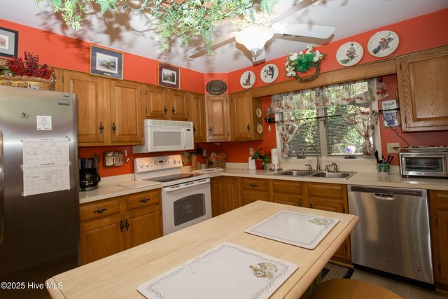 642 Redwood Drive, Southern Pines, NC 28387