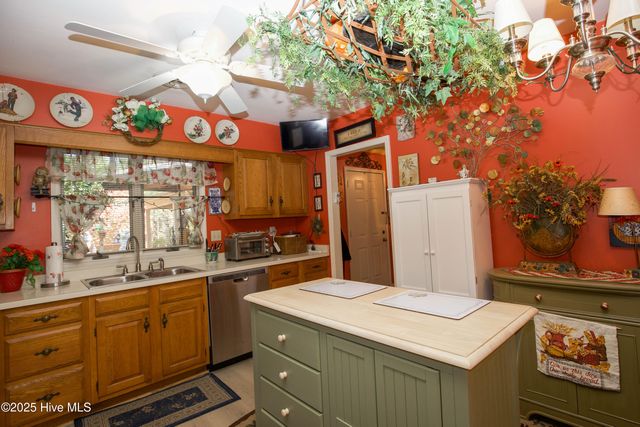 642 Redwood Drive, Southern Pines, NC 28387