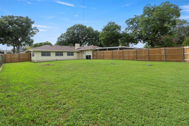 152 Stardust Lane, Desoto, TX 75115