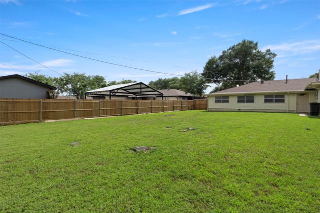 152 Stardust Lane, Desoto, TX 75115