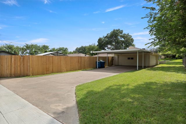 152 Stardust Lane, Desoto, TX 75115