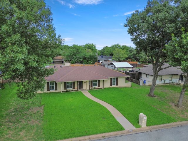 152 Stardust Lane, Desoto, TX 75115