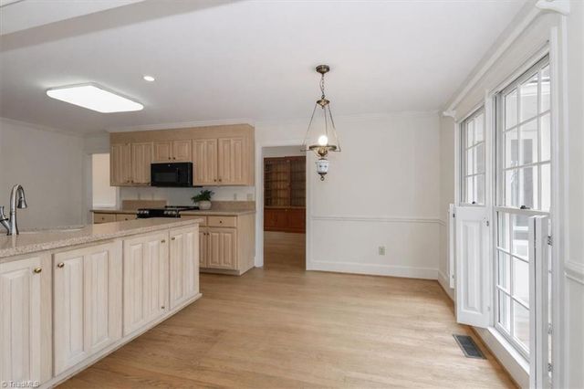 415 N Greenbriar Road, Statesville, NC 28625