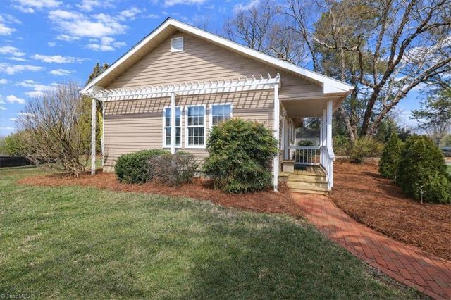 415 N Greenbriar Road, Statesville, NC 28625